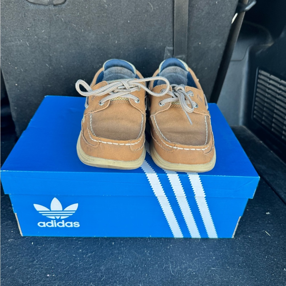 Size 3 kids sperry